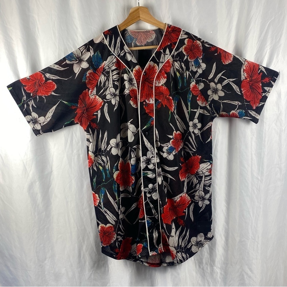 On The Byas Men’s Floral Short Sleeve Shirt with Red and White Flowers Size XL